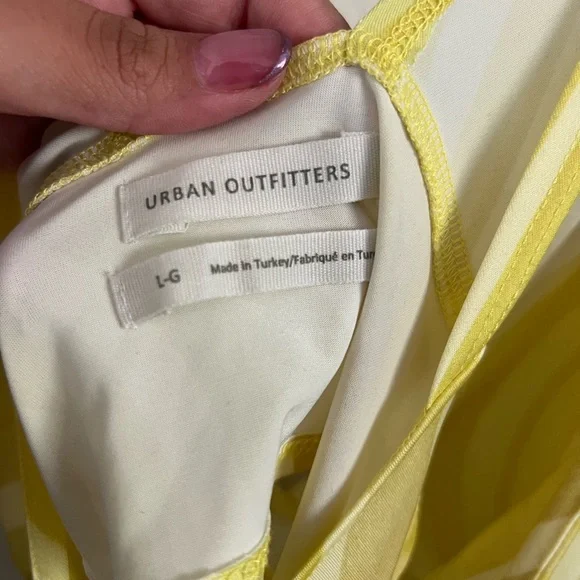 Urban Outfitters Yellow Swirl Tie-Back Crop Top - Picture 2 of 4
